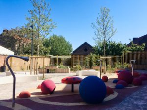 Aire de jeux école Parvis Lucie Aubrac Croix